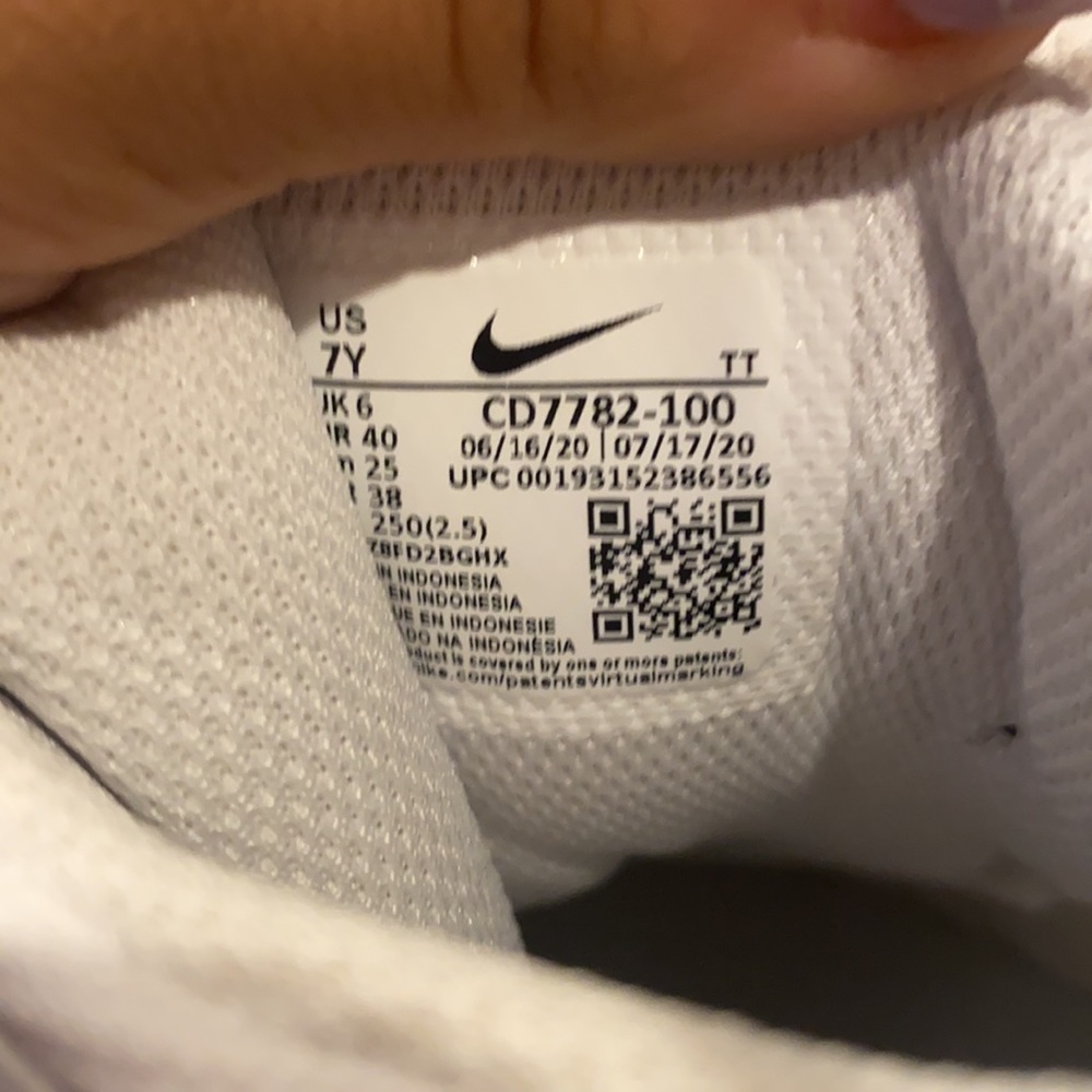 Nikes - Picture 7 of 8